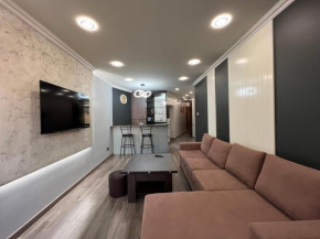 Derenik Demirchyan street, 2 bedrooms New Euro Renovated, Modern apartment DE403